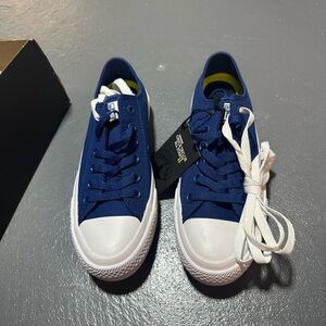 New in box Converse Chuck Taylor women’s 7